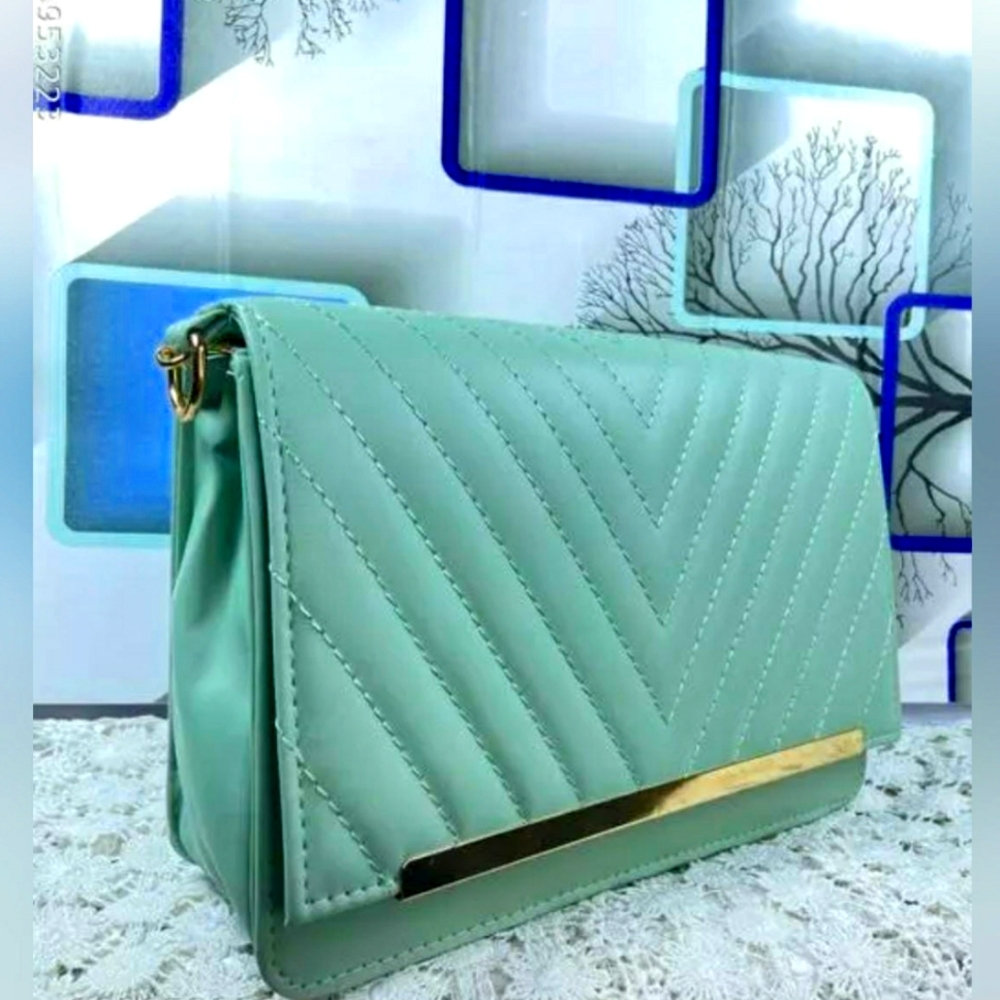 Stylish striped chain box sling bag for women and girls. - Picture 1 of 2